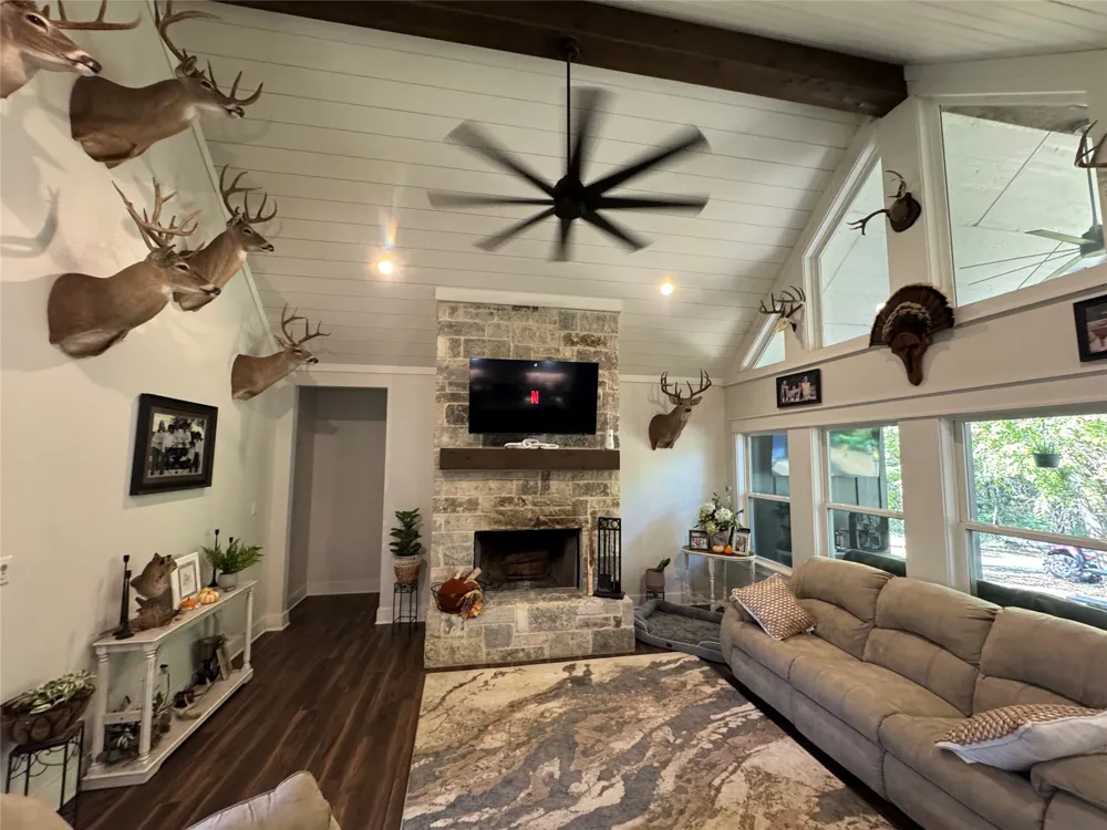7600 County Road 1500 Athens, TX 75751