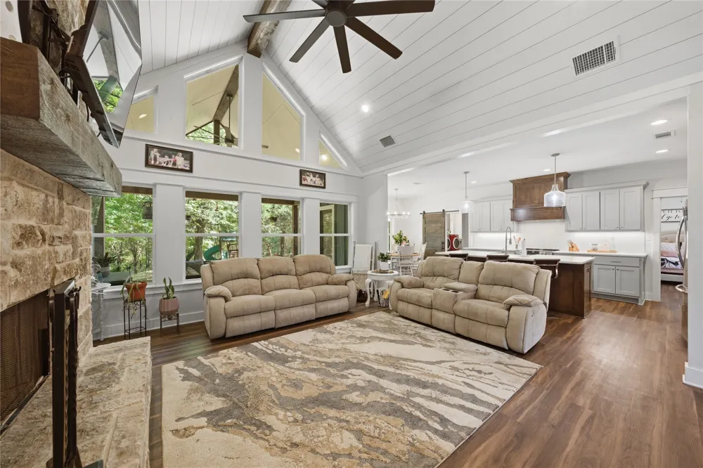 7600 County Road 1500 Athens, TX 75751