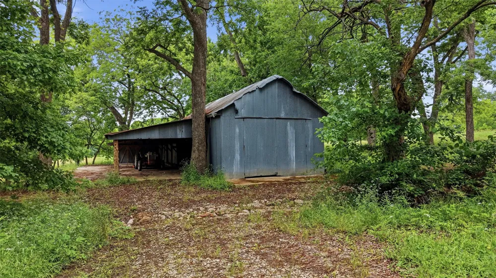 9015 US Highway 69 Bells, TX 75414