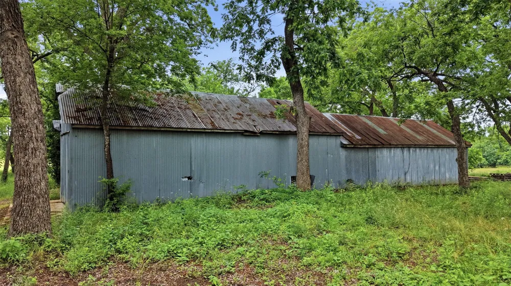 9015 US Highway 69 Bells, TX 75414