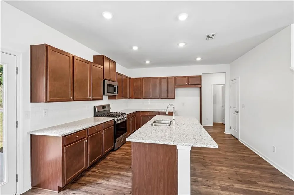 225 Groveton Court Euharlee, GA 30145