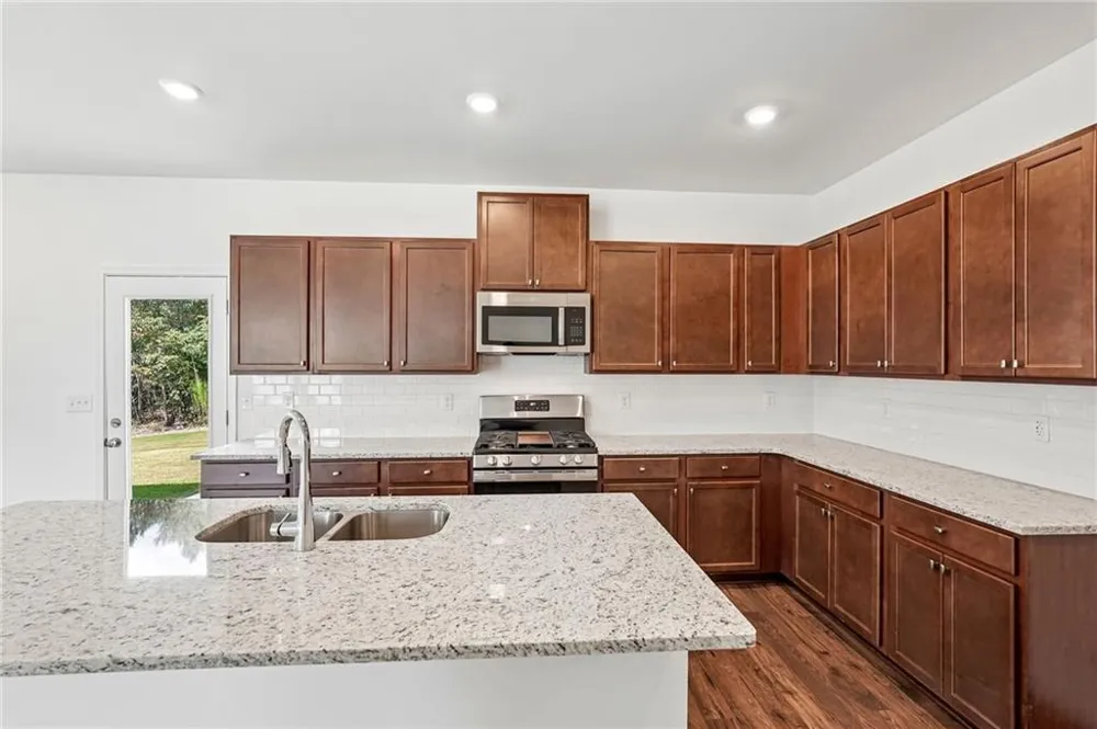 225 Groveton Court Euharlee, GA 30145