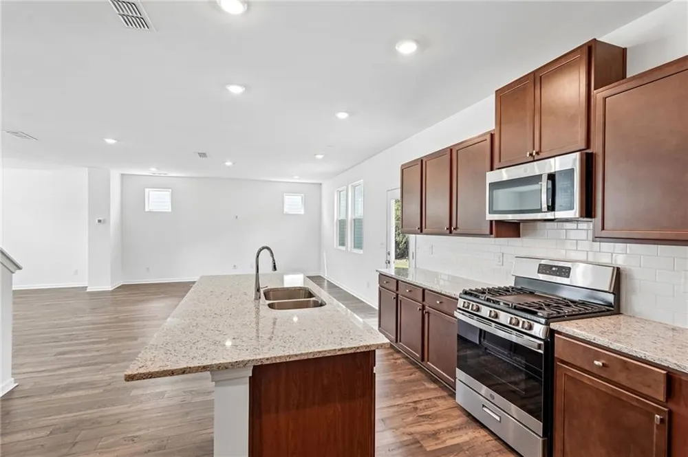 225 Groveton Court Euharlee, GA 30145