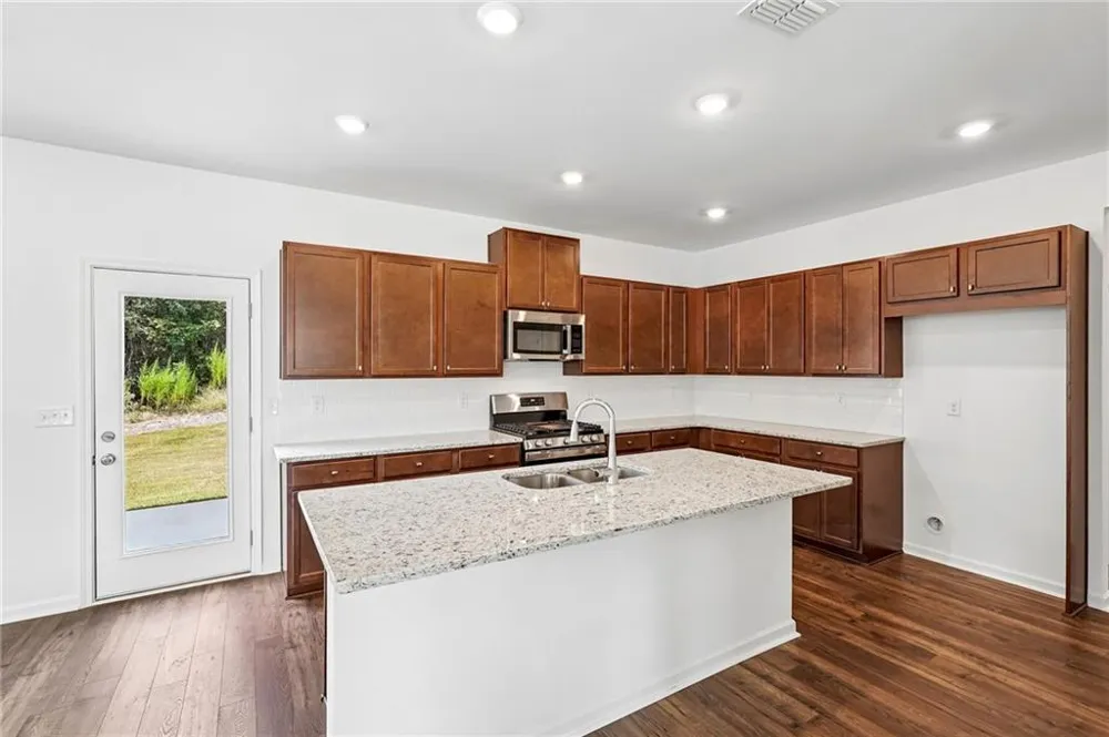 225 Groveton Court Euharlee, GA 30145