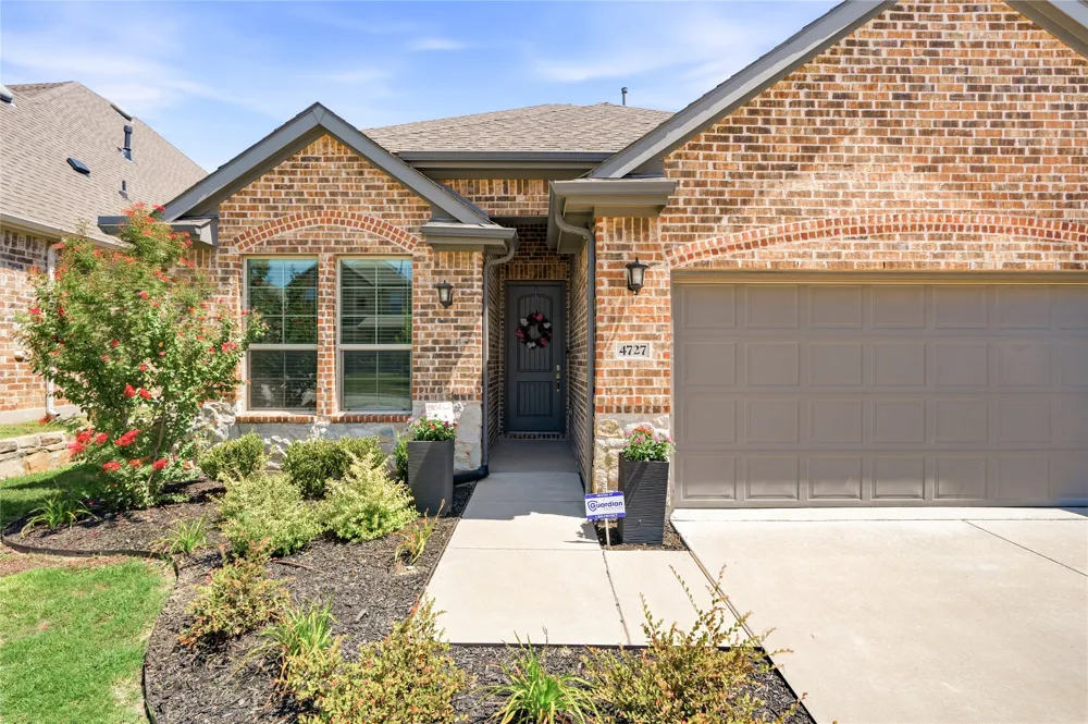 4727 Bluffview Drive Haltom City, TX 76137