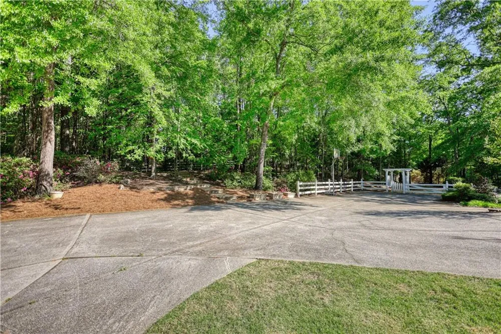 393 Edwards Road Oxford, GA 30054