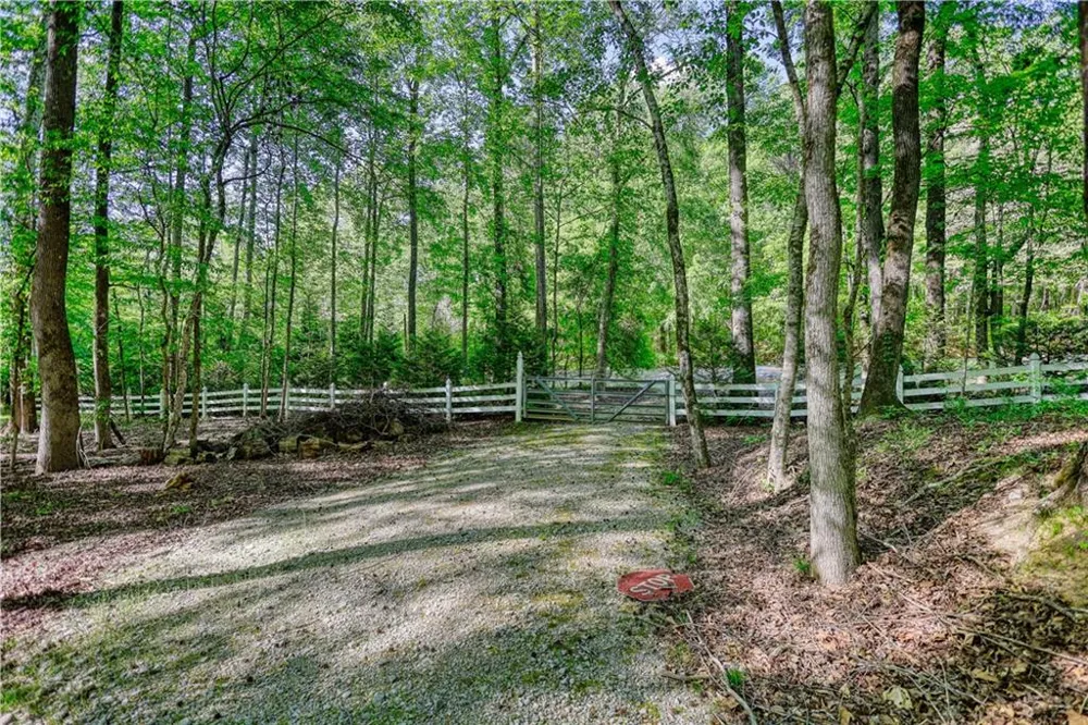 393 Edwards Road Oxford, GA 30054