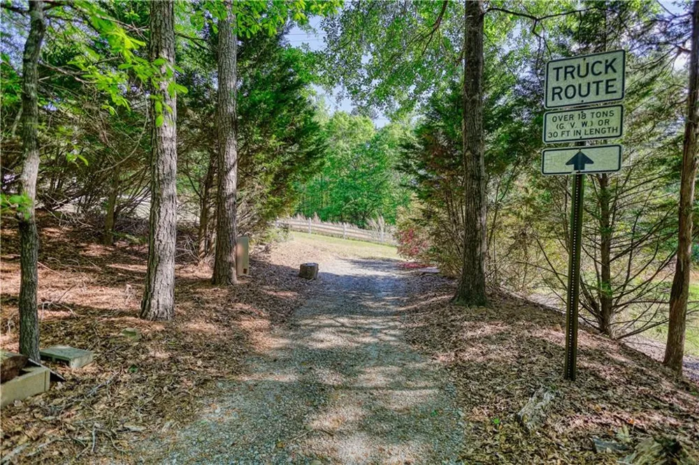 393 Edwards Road Oxford, GA 30054