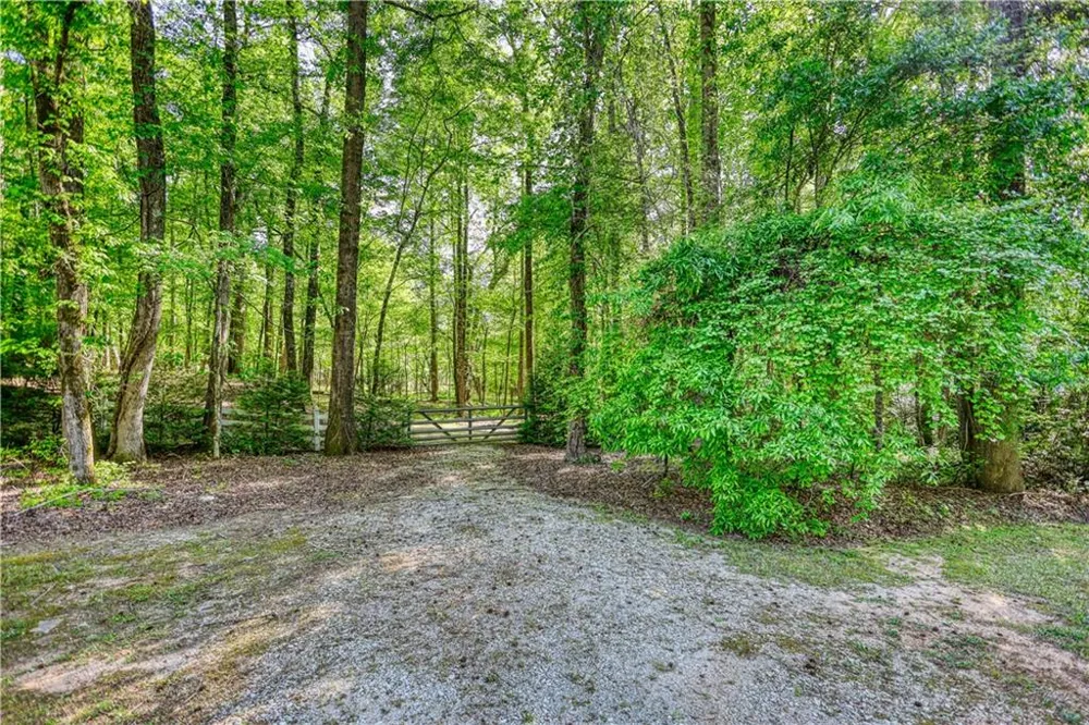 393 Edwards Road Oxford, GA 30054