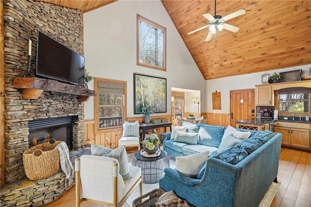 1449 Cherokee Lane McCaysville, GA 30555