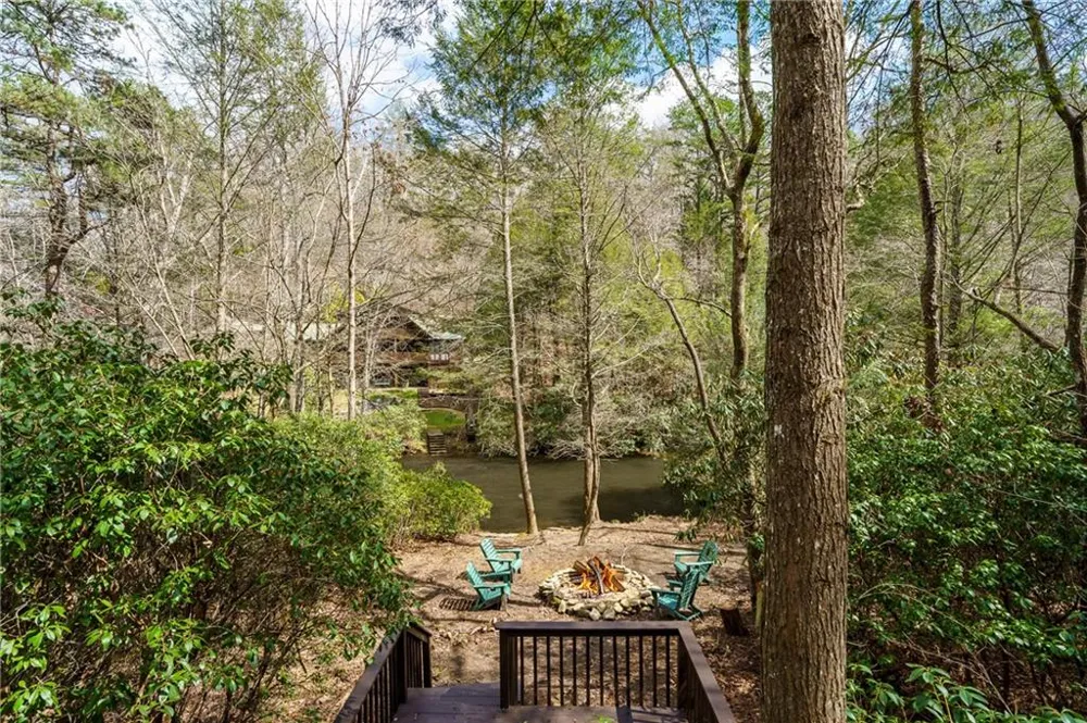 1449 Cherokee Lane McCaysville, GA 30555