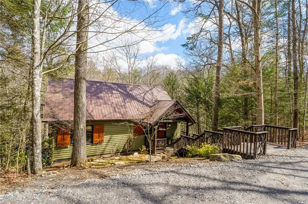 1449 Cherokee Lane McCaysville, GA 30555
