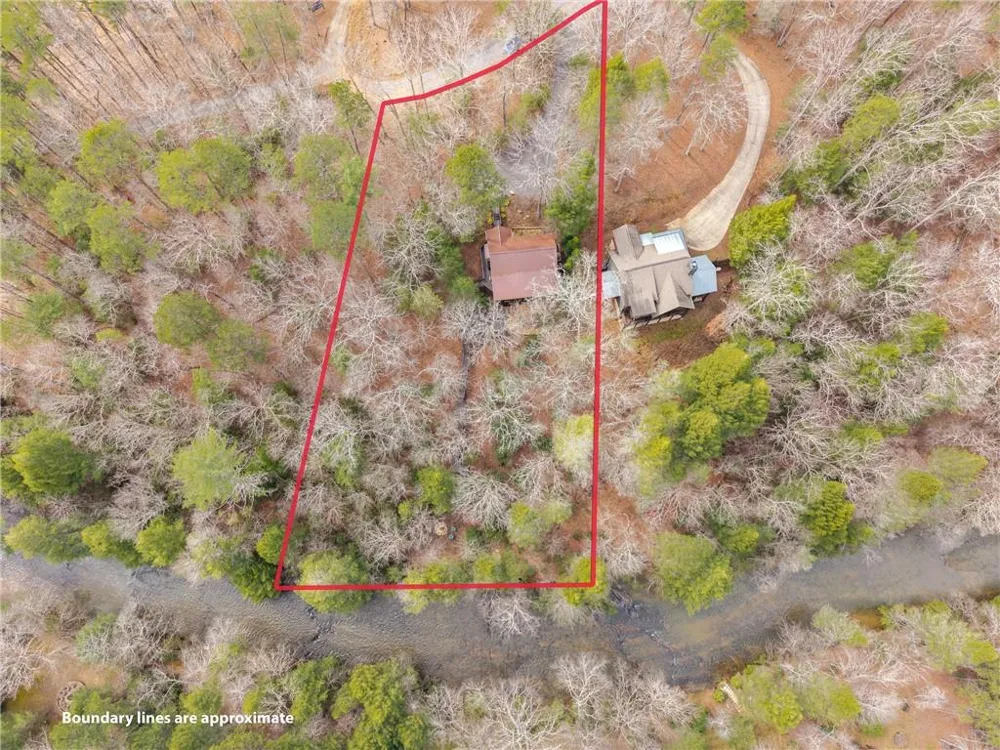 1449 Cherokee Lane McCaysville, GA 30555