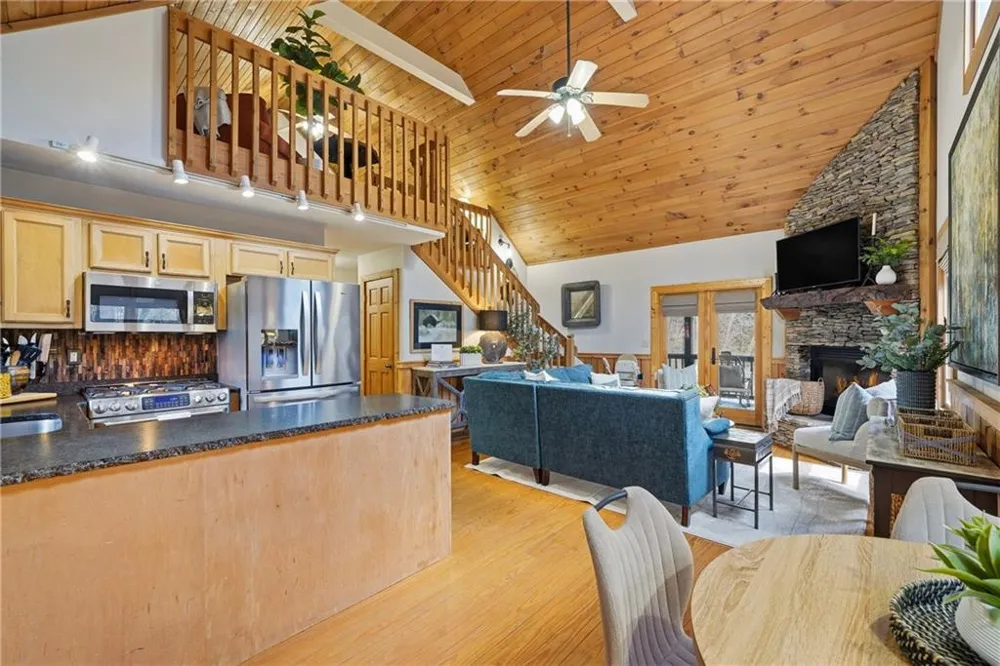 1449 Cherokee Lane McCaysville, GA 30555