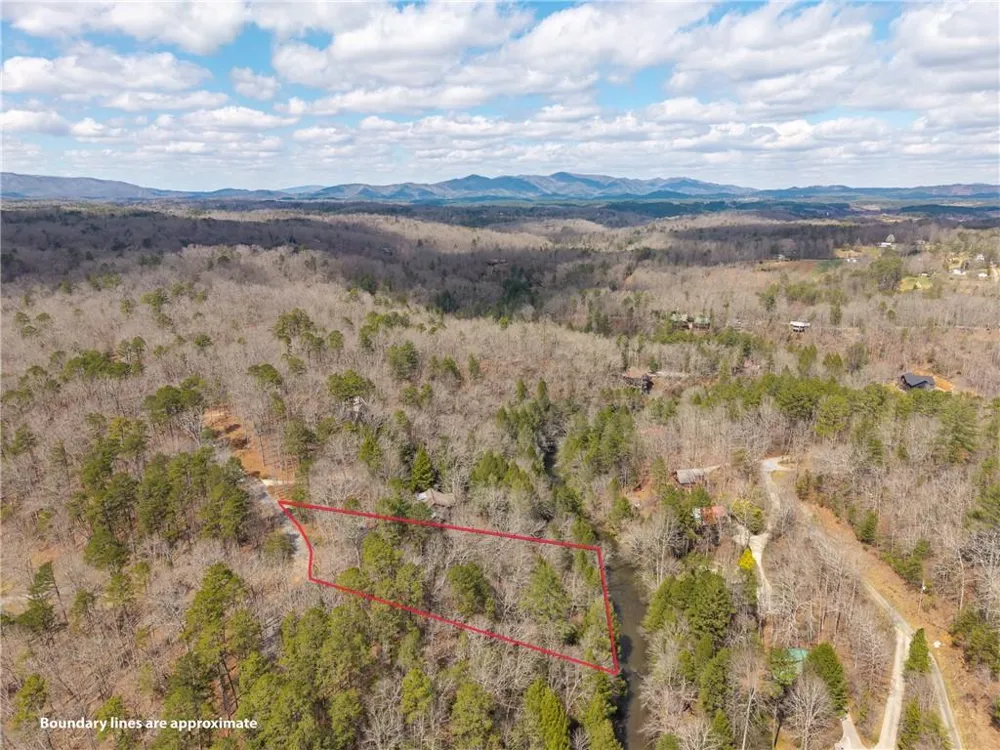 1449 Cherokee Lane McCaysville, GA 30555