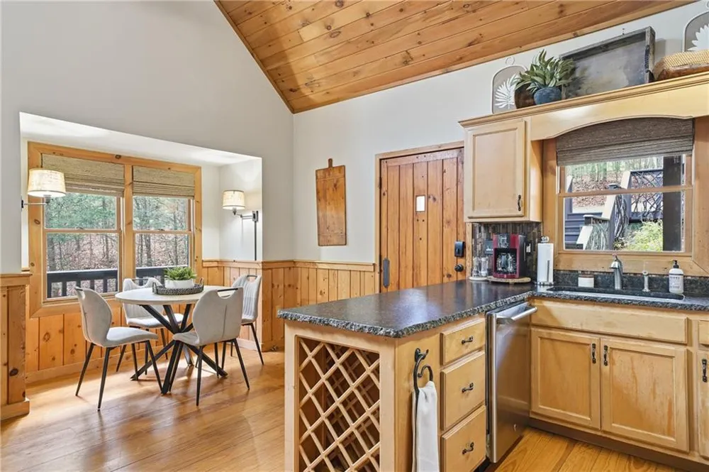 1449 Cherokee Lane McCaysville, GA 30555