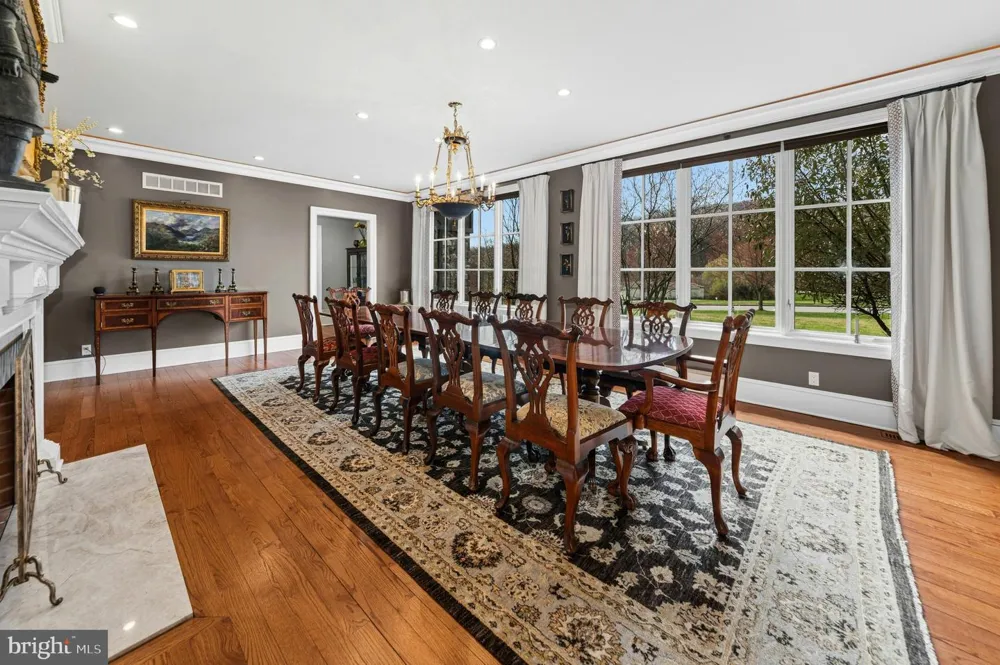 2214 MELROSE LANE Bethlehem, PA 18015