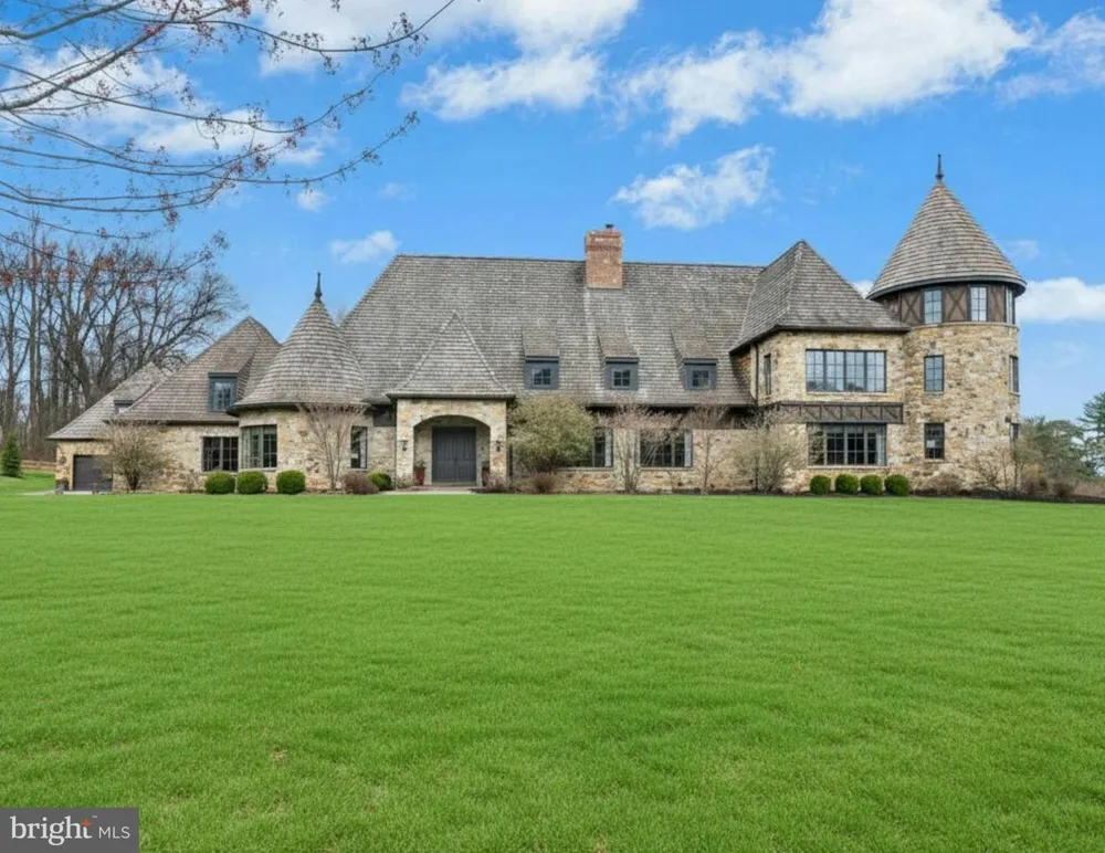2214 MELROSE LANE Bethlehem, PA 18015