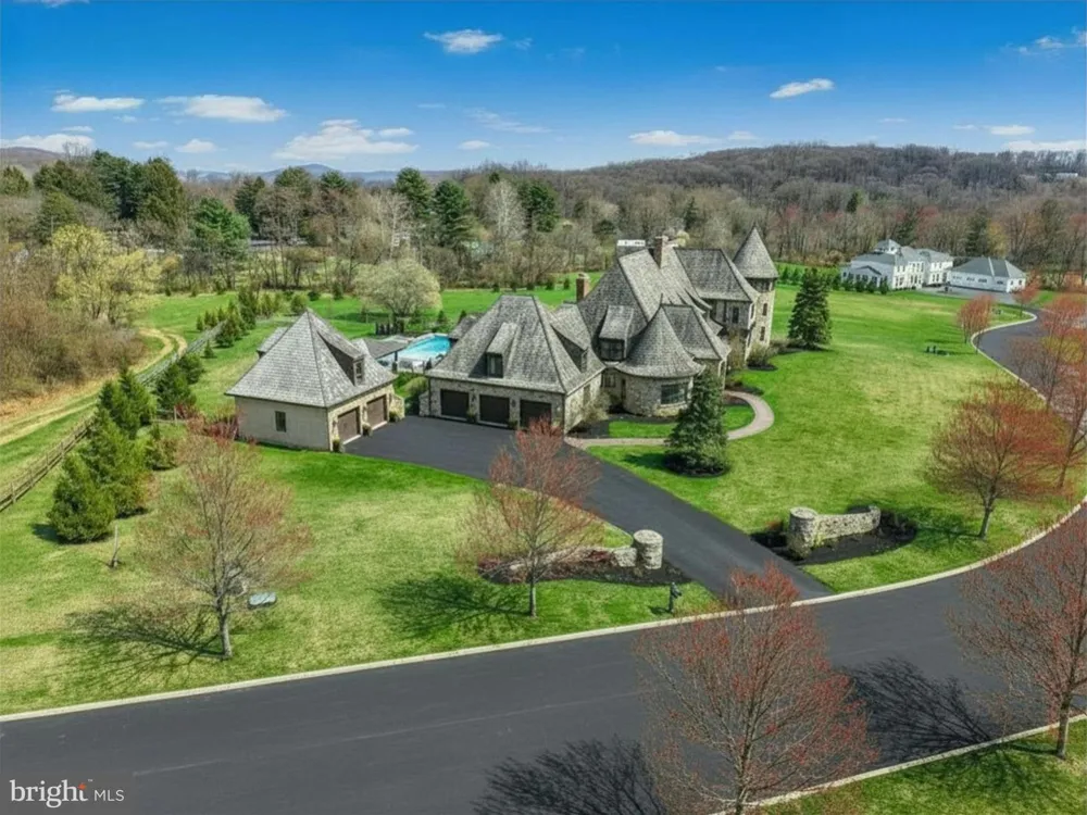 2214 MELROSE LANE Bethlehem, PA 18015