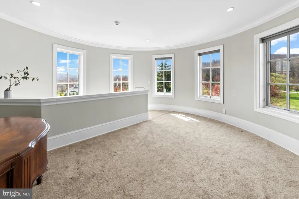 2214 MELROSE LANE Bethlehem, PA 18015