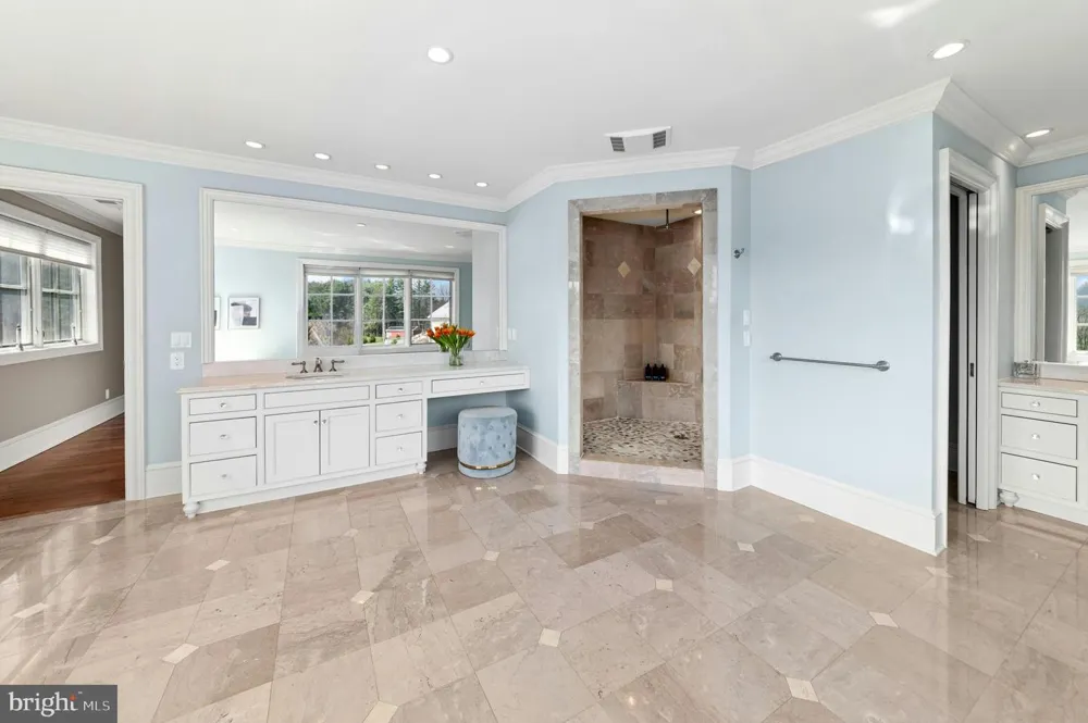 2214 MELROSE LANE Bethlehem, PA 18015