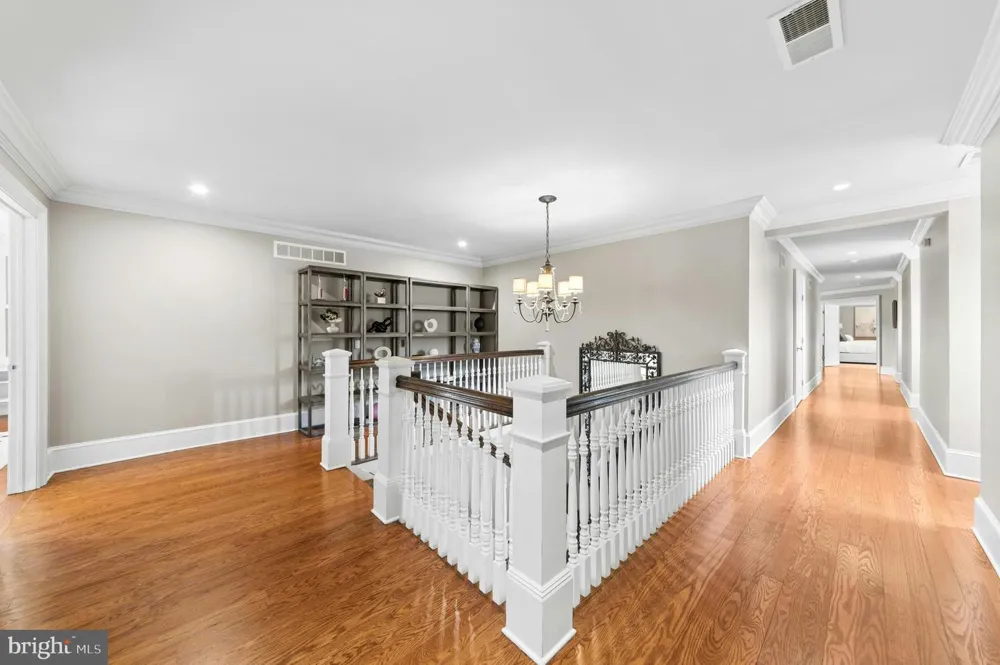 2214 MELROSE LANE Bethlehem, PA 18015