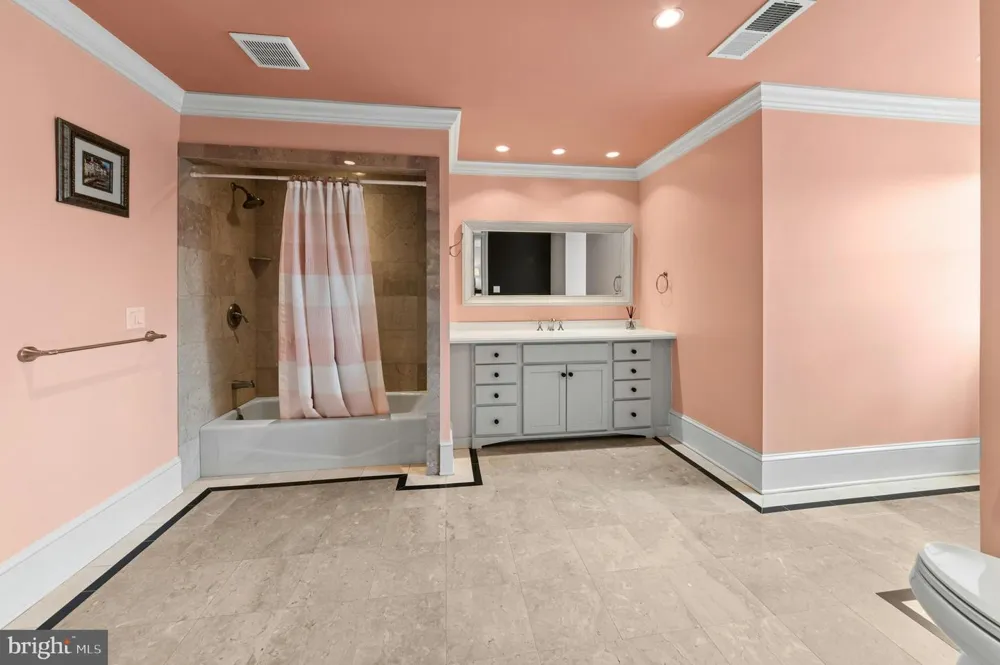 2214 MELROSE LANE Bethlehem, PA 18015