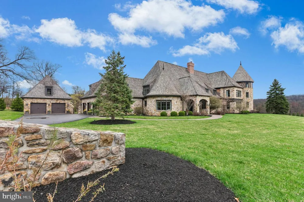 2214 MELROSE LANE Bethlehem, PA 18015