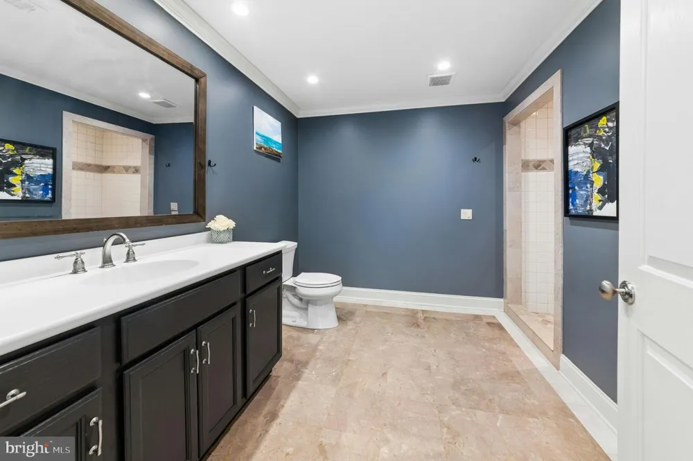 2214 MELROSE LANE Bethlehem, PA 18015