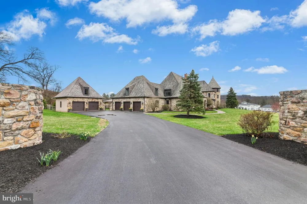 2214 MELROSE LANE Bethlehem, PA 18015