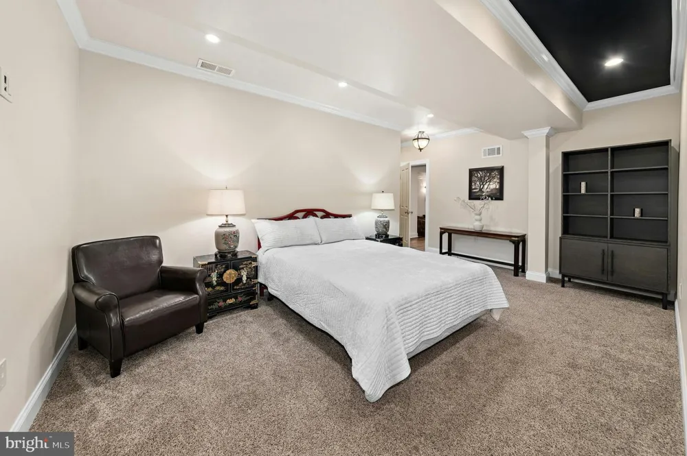 2214 MELROSE LANE Bethlehem, PA 18015