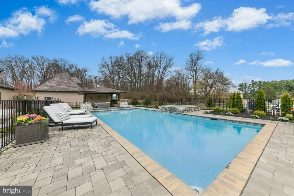 2214 MELROSE LANE Bethlehem, PA 18015