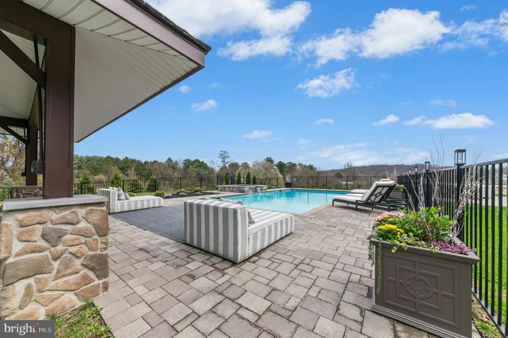 2214 MELROSE LANE Bethlehem, PA 18015