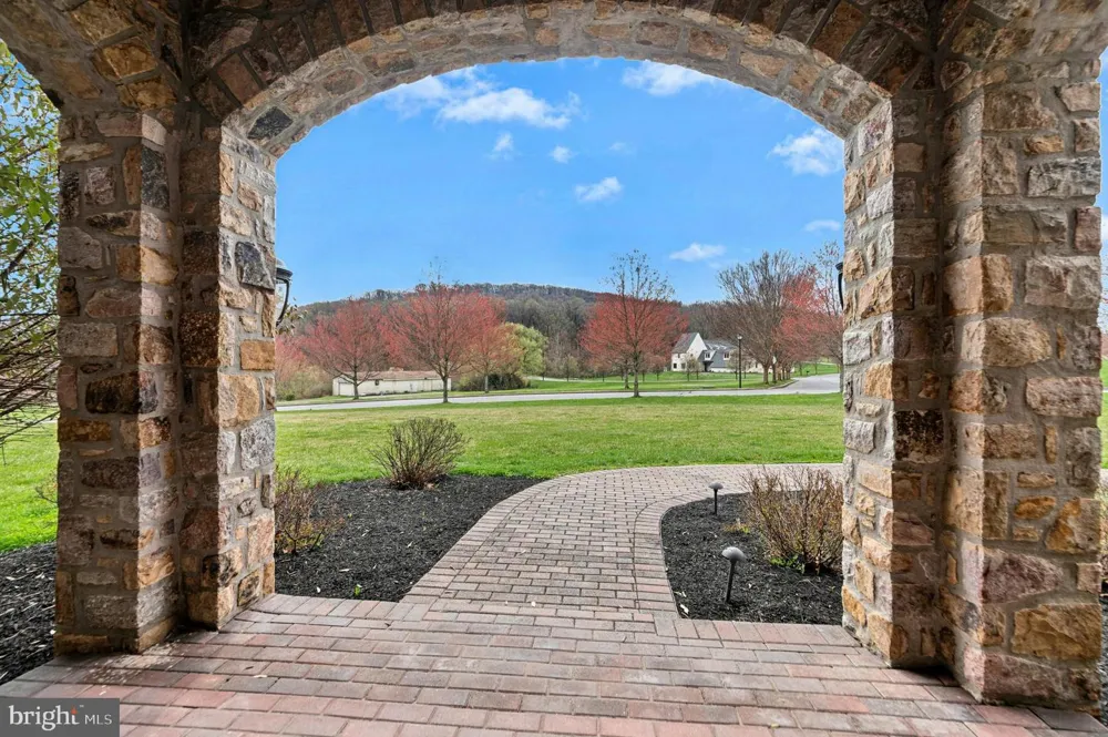 2214 MELROSE LANE Bethlehem, PA 18015