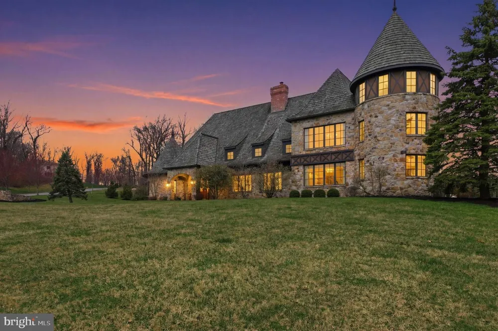 2214 MELROSE LANE Bethlehem, PA 18015
