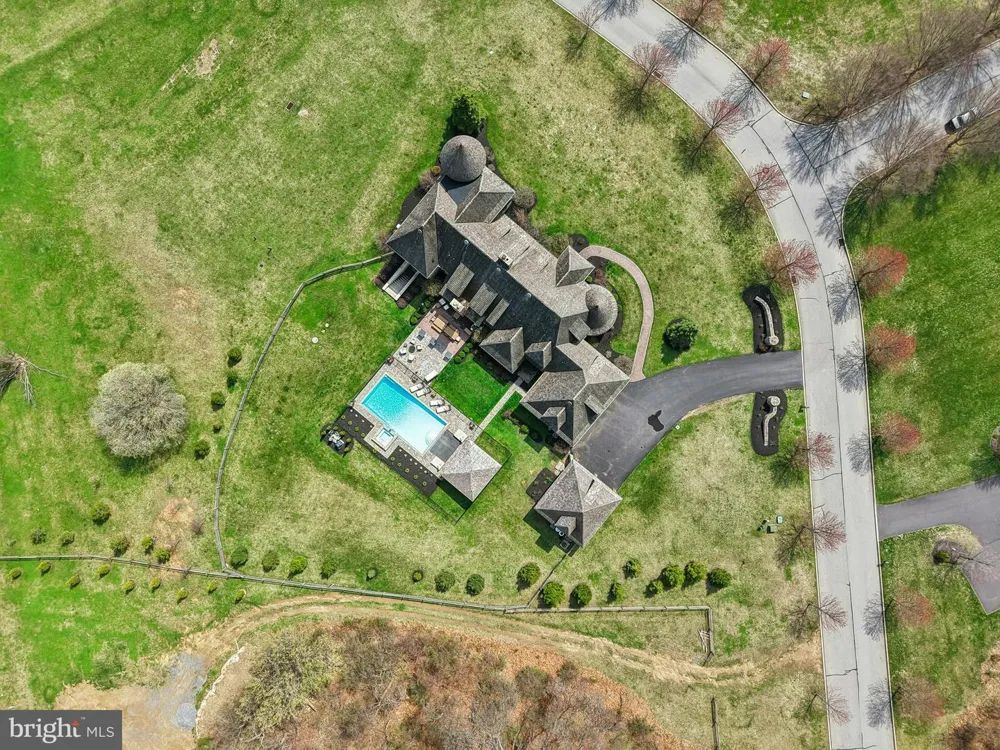 2214 MELROSE LANE Bethlehem, PA 18015