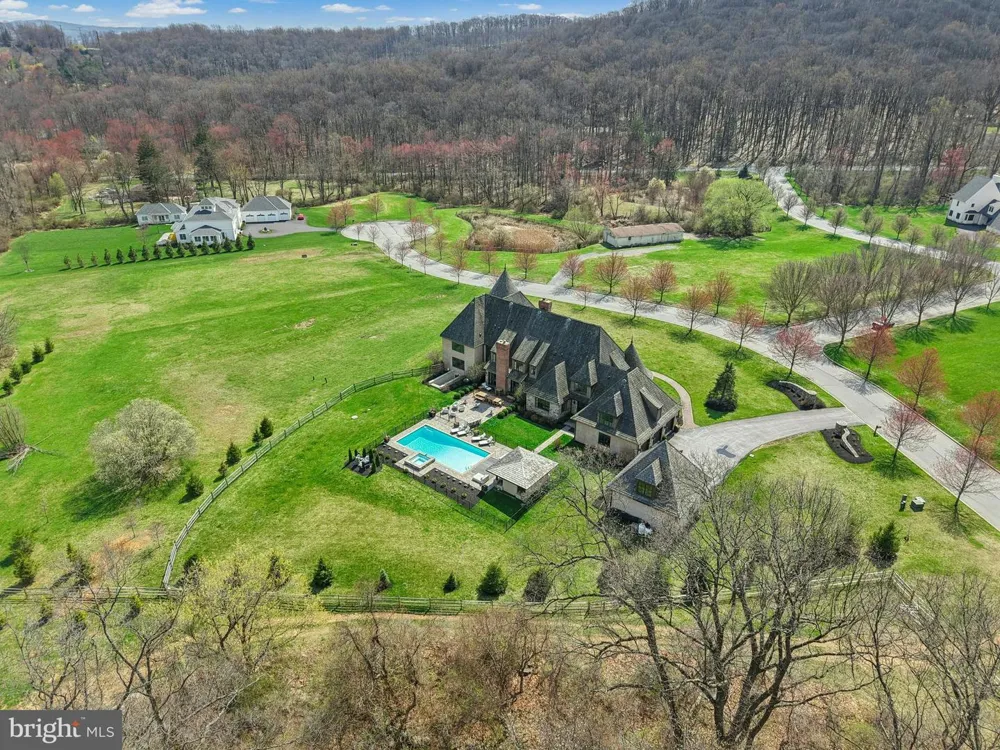 2214 MELROSE LANE Bethlehem, PA 18015