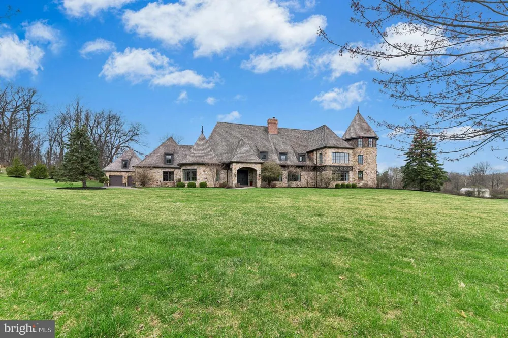 2214 MELROSE LANE Bethlehem, PA 18015