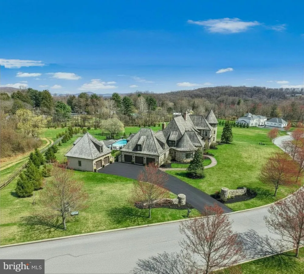 2214 MELROSE LANE Bethlehem, PA 18015