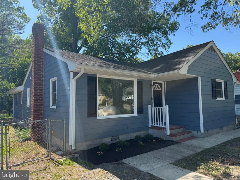 12 OAK STREET Cambridge, MD 21613
