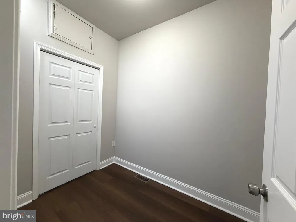 2813 E MADISON STREET Baltimore, MD 21205