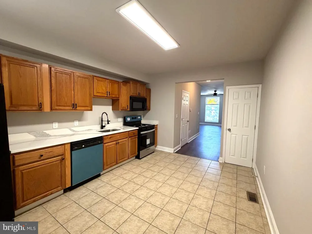 2813 E MADISON STREET Baltimore, MD 21205
