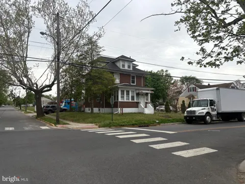 400 THOMSON AVENUE