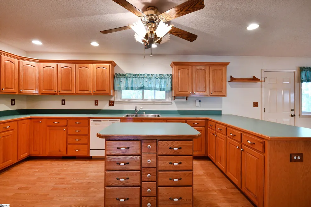 125 Fleetwood Drive Liberty, SC 29657