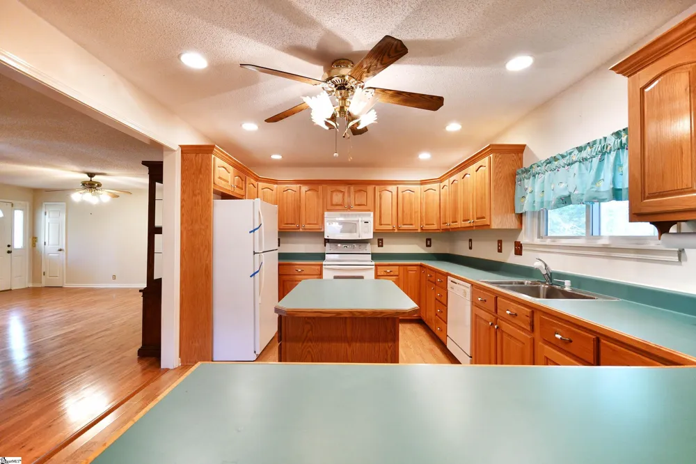 125 Fleetwood Drive Liberty, SC 29657