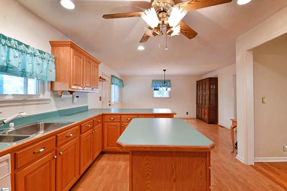 125 Fleetwood Drive Liberty, SC 29657