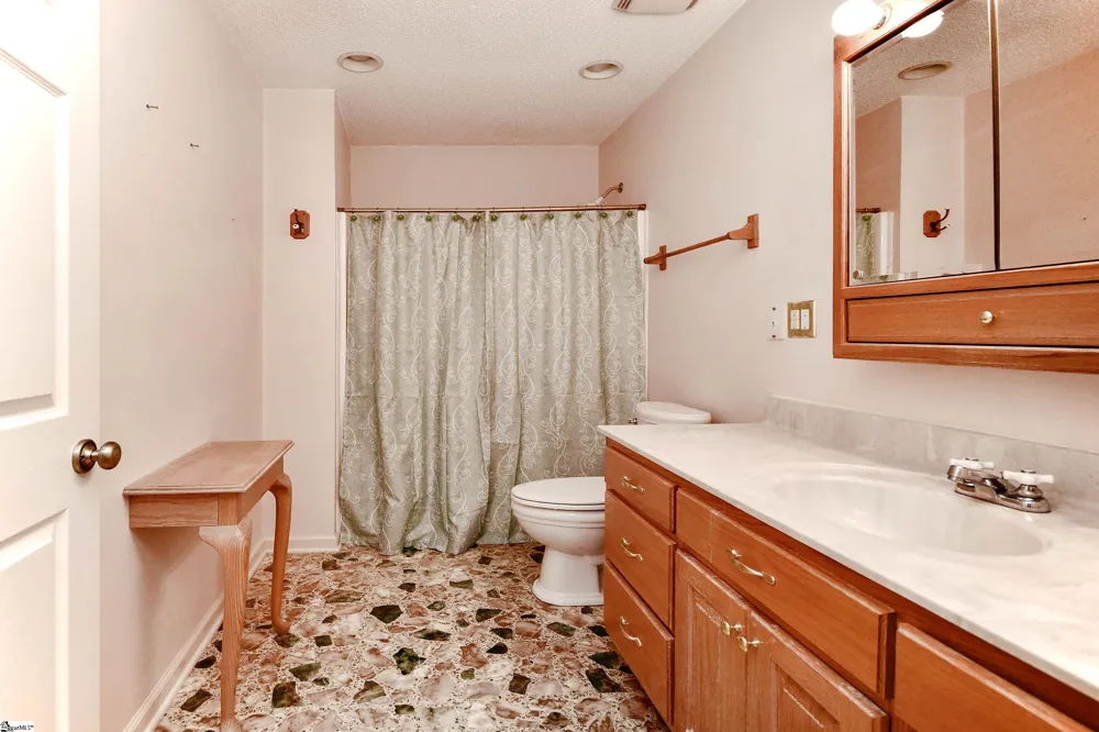 125 Fleetwood Drive Liberty, SC 29657