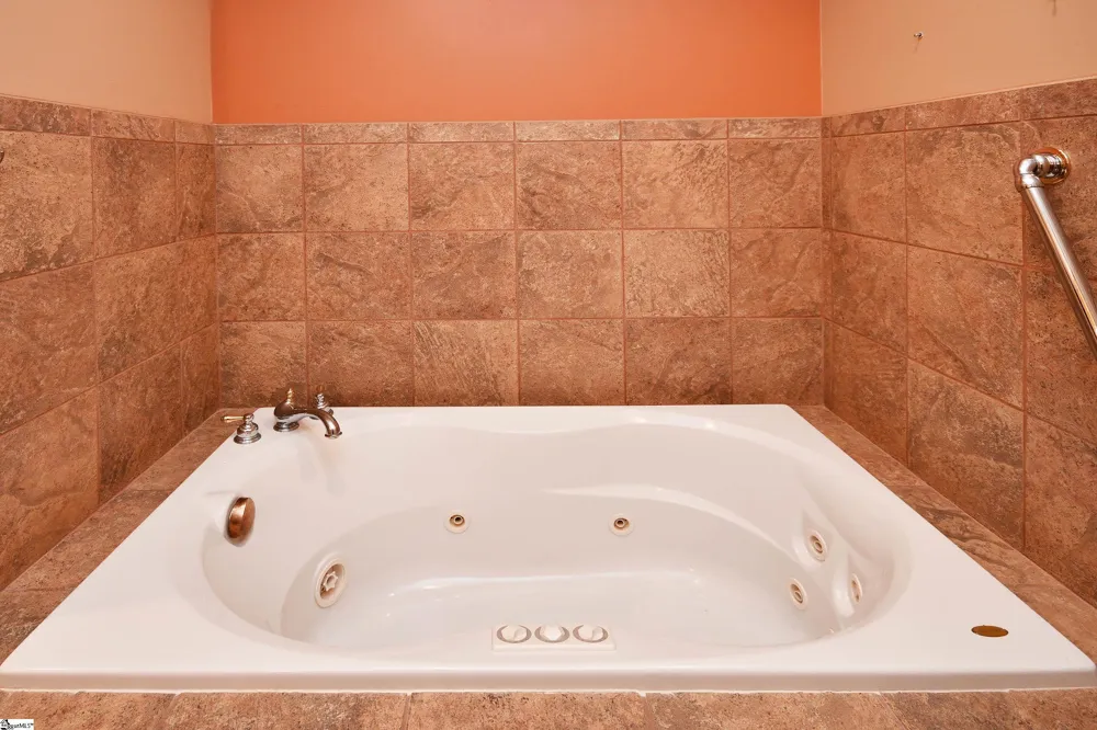 125 Fleetwood Drive Liberty, SC 29657