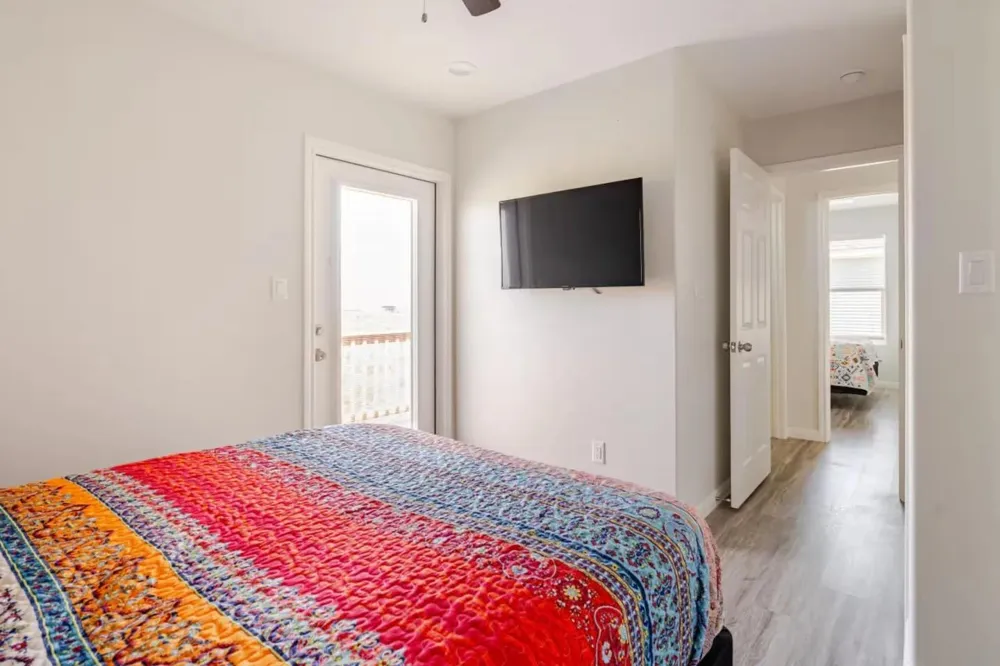 1103 Waco Gilchrist, TX 77617