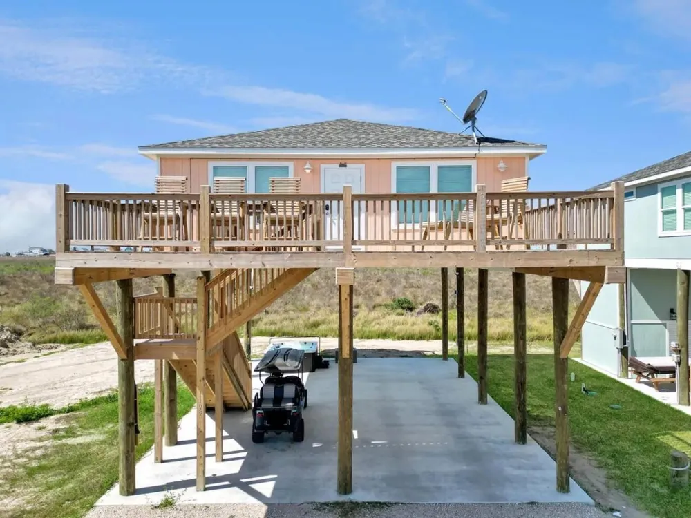 1103 Waco Gilchrist, TX 77617